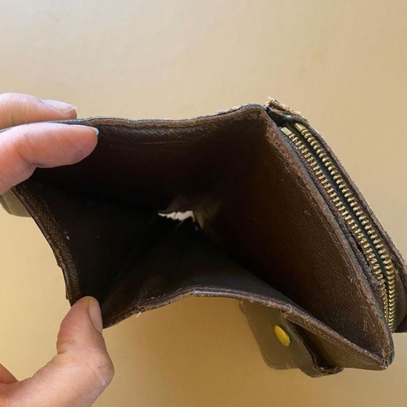 Authentic louis vuitton used wallet - Picture 13 of 16